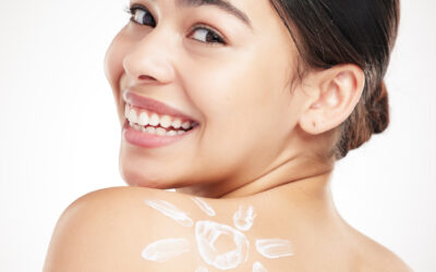 Słońce, pot, klimatyzacja. Jak dbać o skórę latem?